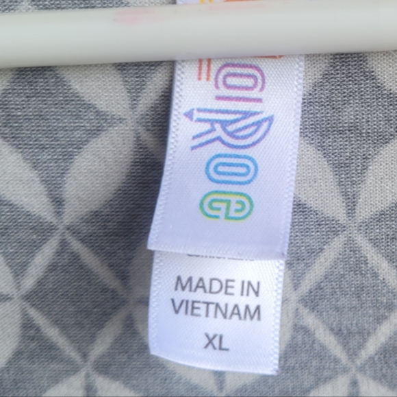 LulaRoe Lynnae Long Sleeve Hi Low Blouse Top Womens XL - Picture 4 of 4